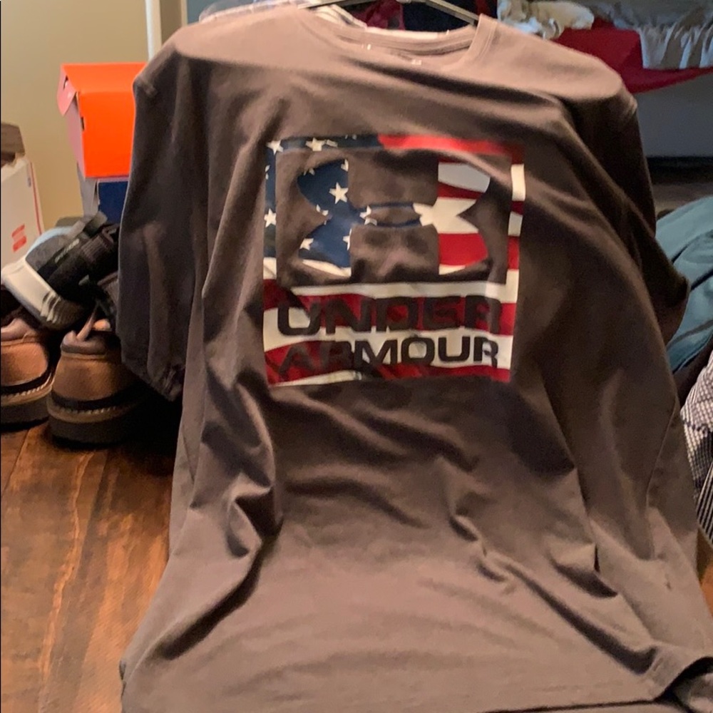 Men’s under armor short sleeve shirt